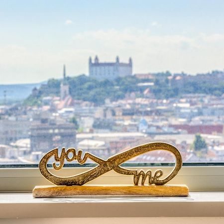 Sky Park 1 - Luxurious #Instaworthy Apartment In Downtown City Center With Included Parking, Best Address In Town Pozsony Kültér fotó