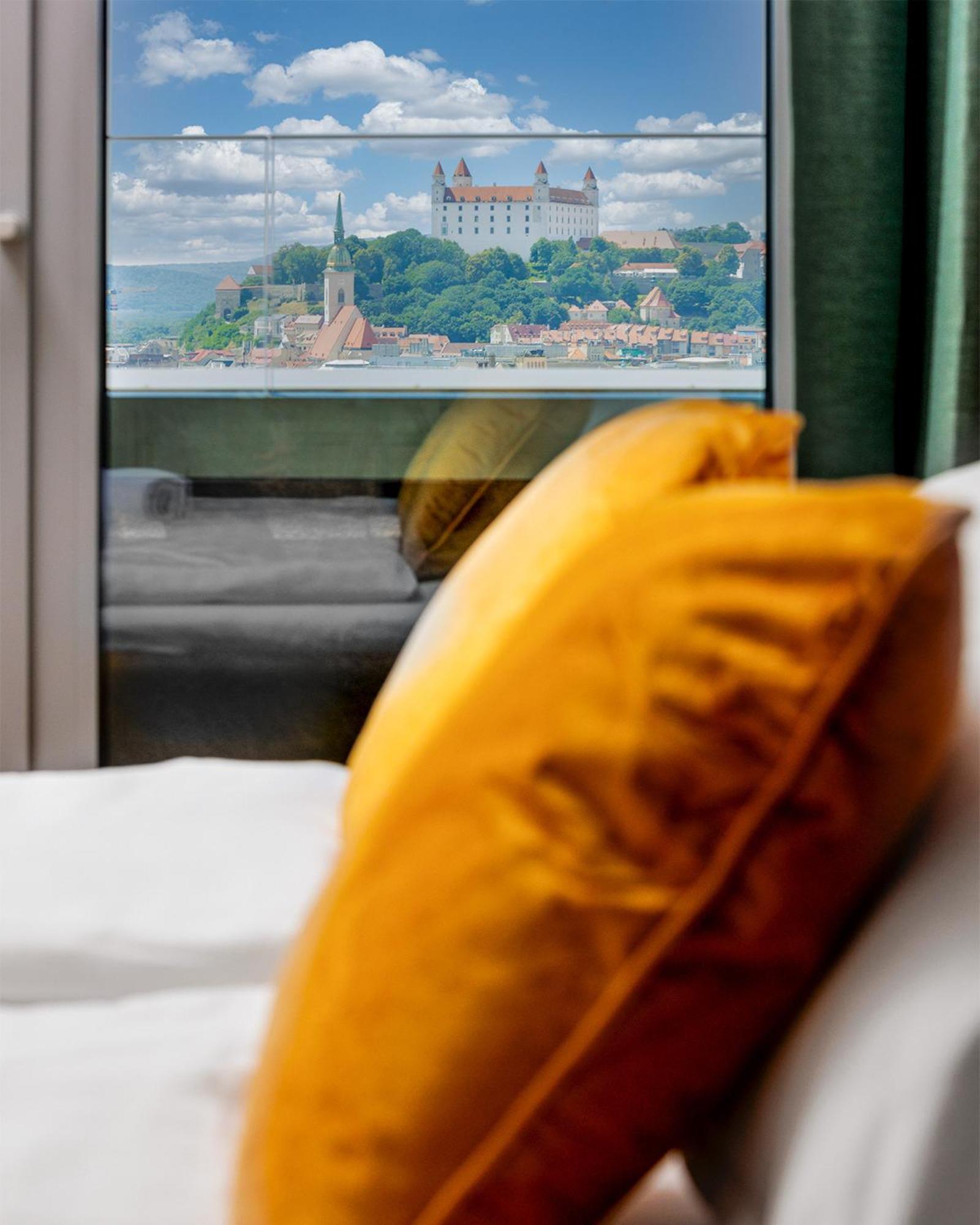 Sky Park 1 - Luxurious #Instaworthy Apartment In Downtown City Center With Included Parking, Best Address In Town Pozsony Kültér fotó