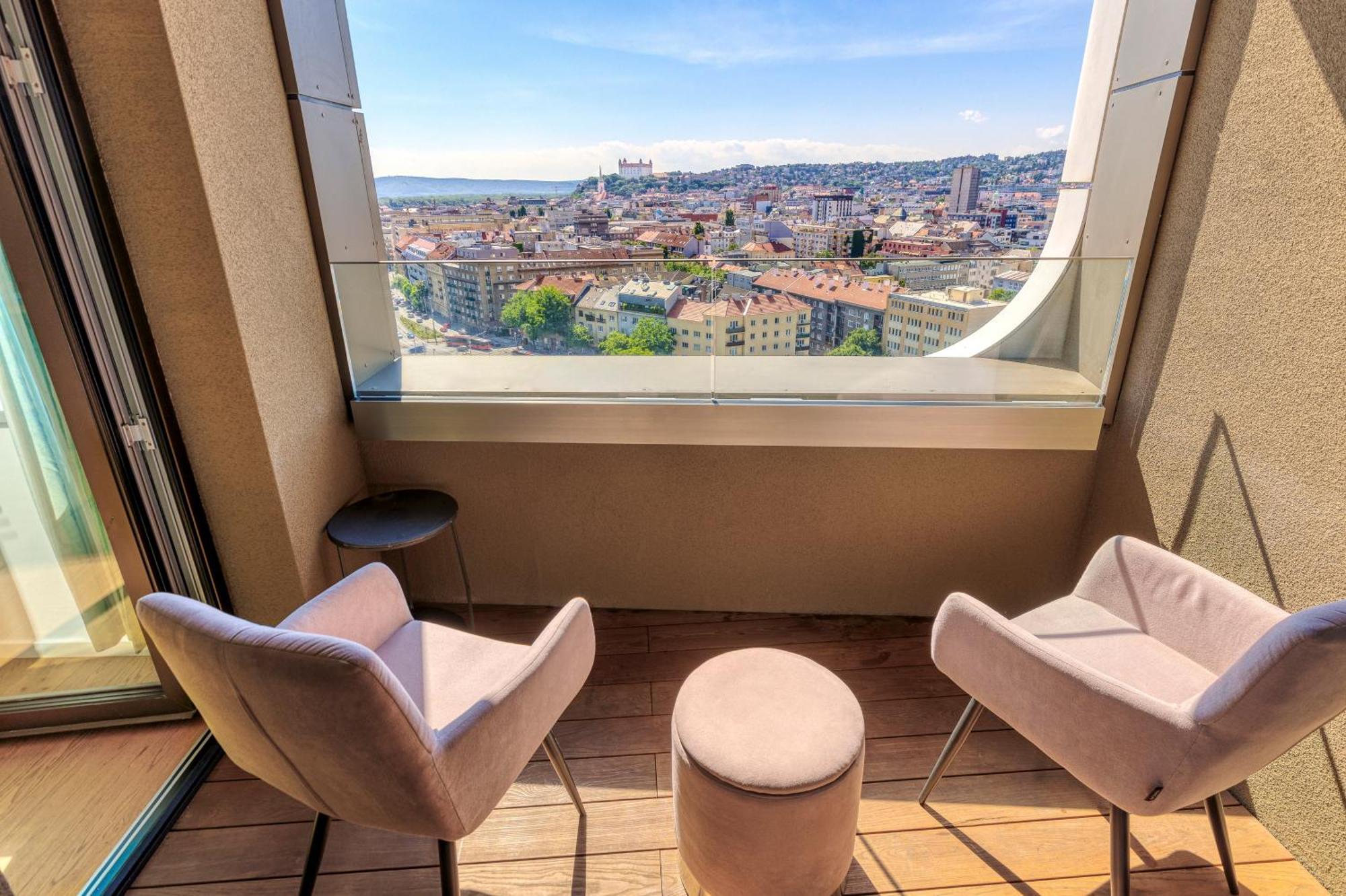 Sky Park 1 - Luxurious #Instaworthy Apartment In Downtown City Center With Included Parking, Best Address In Town Pozsony Kültér fotó