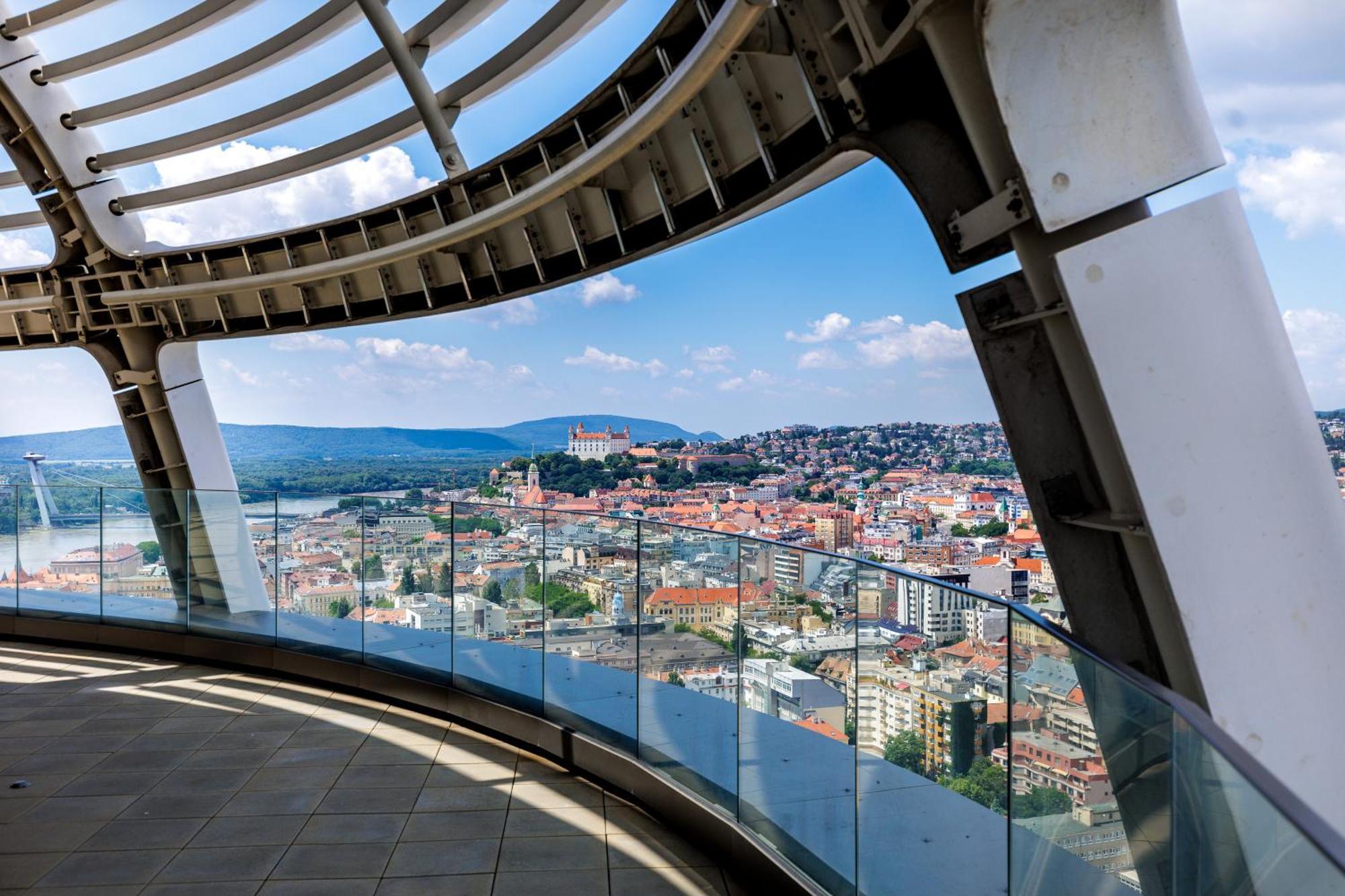 Sky Park 1 - Luxurious #Instaworthy Apartment In Downtown City Center With Included Parking, Best Address In Town Pozsony Kültér fotó