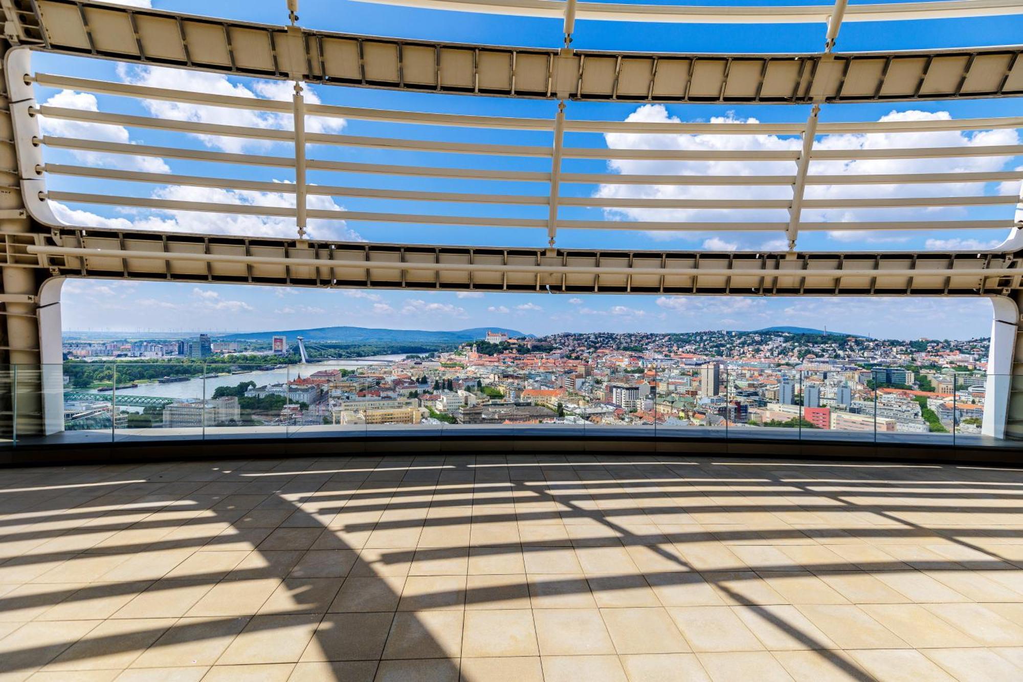 Sky Park 1 - Luxurious #Instaworthy Apartment In Downtown City Center With Included Parking, Best Address In Town Pozsony Kültér fotó