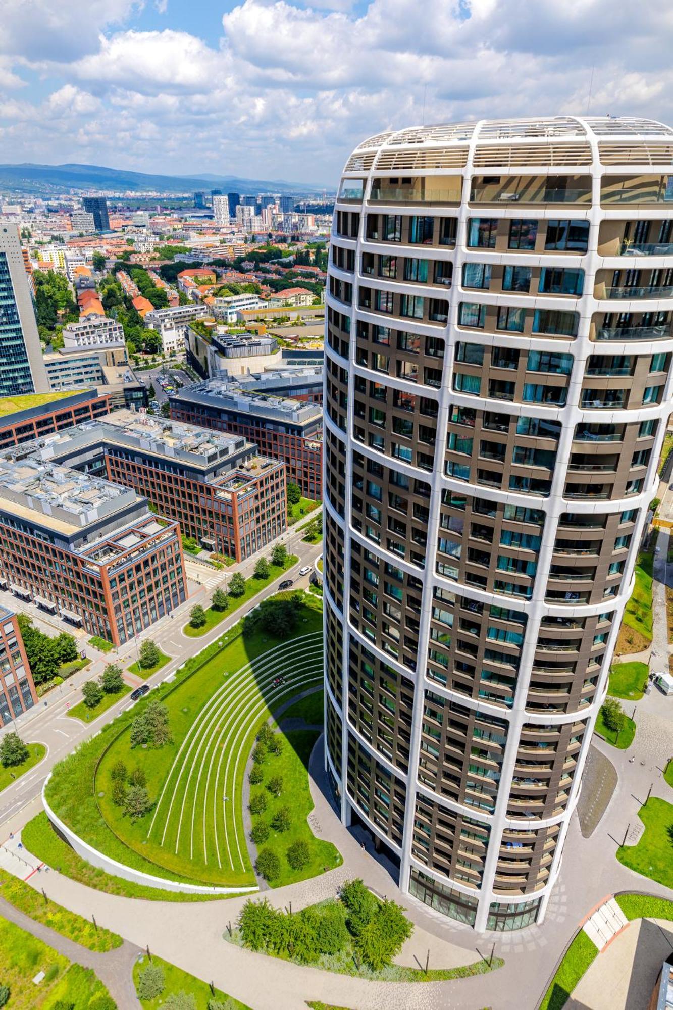 Sky Park 1 - Luxurious #Instaworthy Apartment In Downtown City Center With Included Parking, Best Address In Town Pozsony Kültér fotó